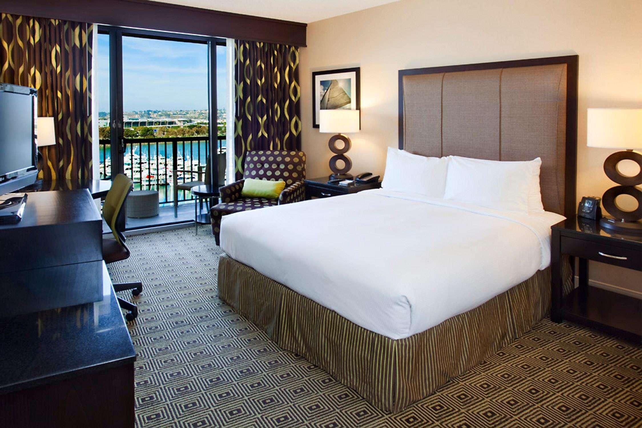 Hilton San Diego Airport/Harbor Island Exterior photo