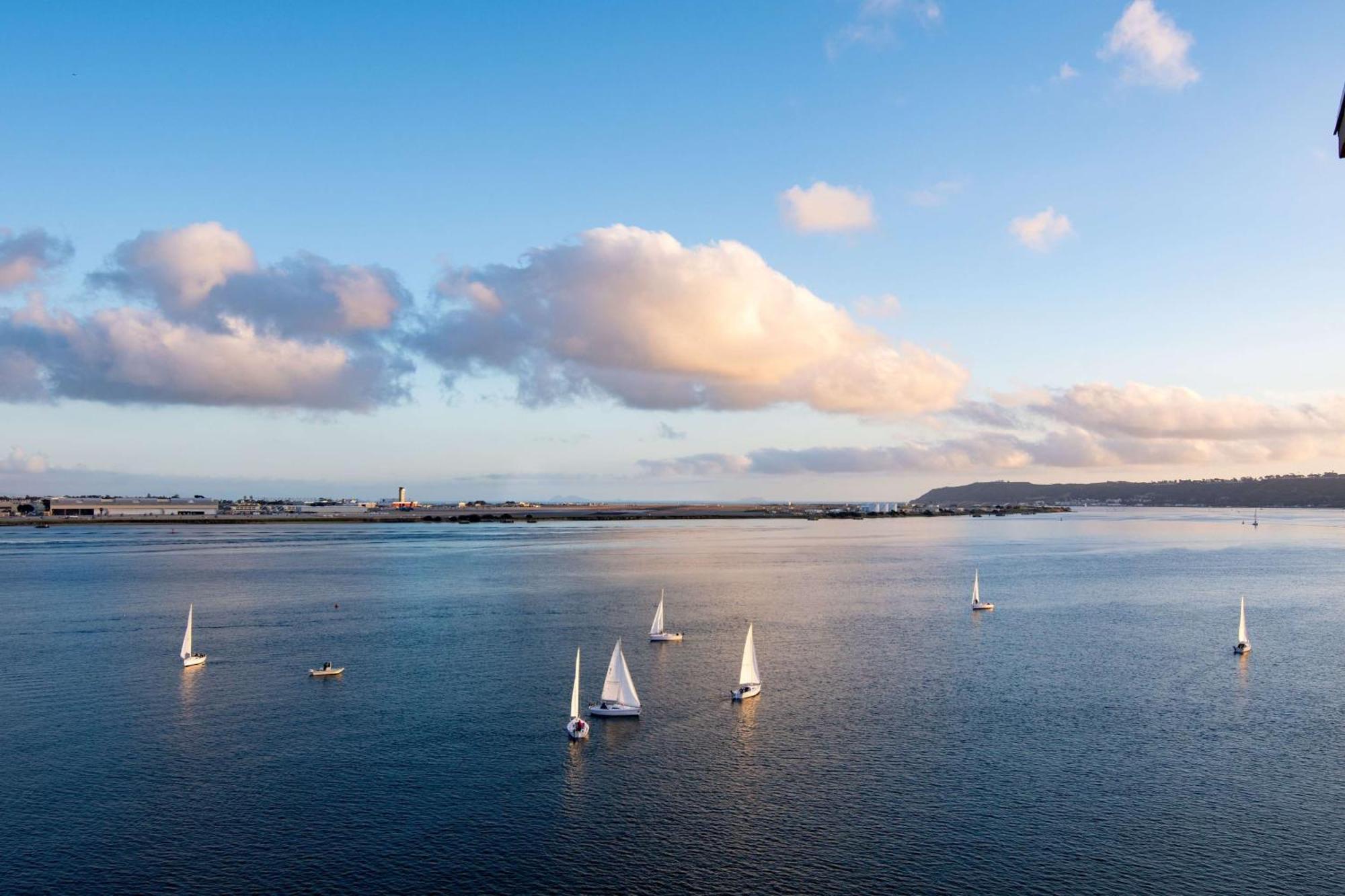 Hilton San Diego Airport/Harbor Island Exterior photo
