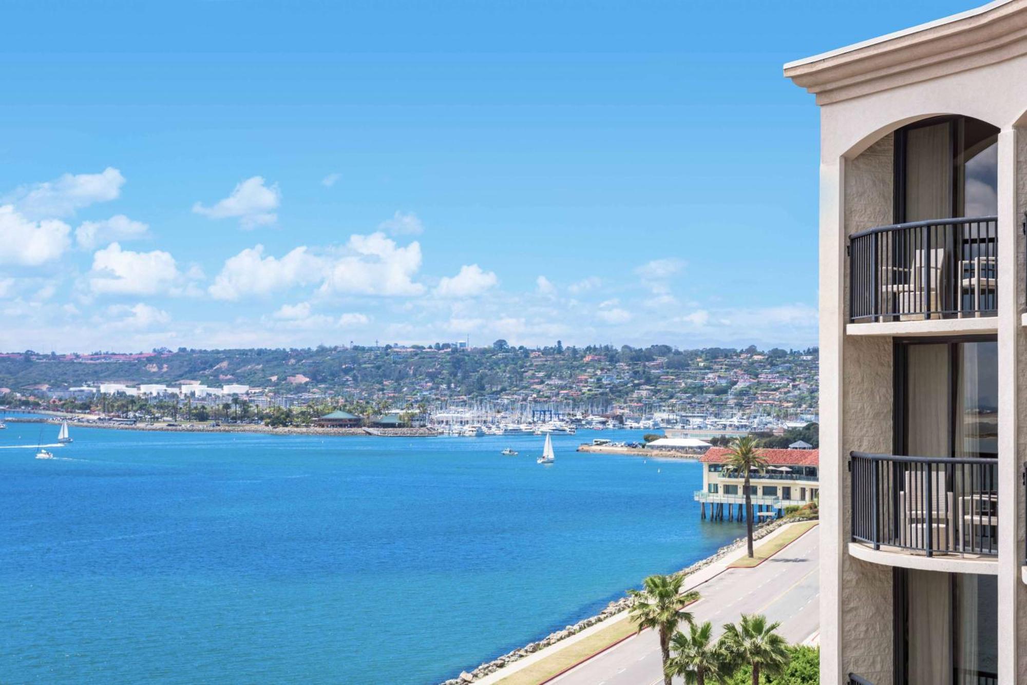 Hilton San Diego Airport/Harbor Island Exterior photo