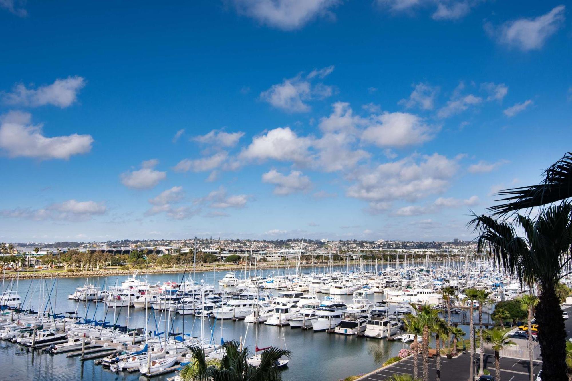 Hilton San Diego Airport/Harbor Island Exterior photo